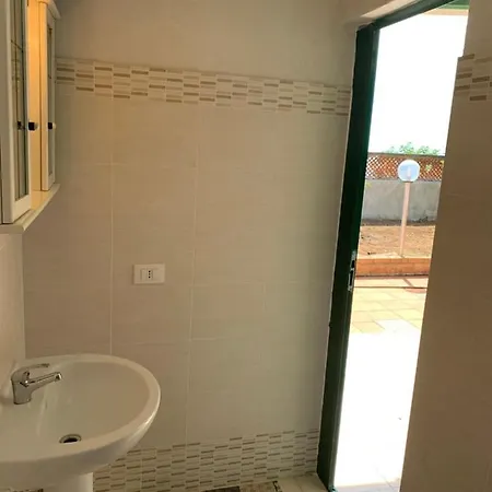 Lovely House In Scalea! Larissa House. * 斯卡莱阿